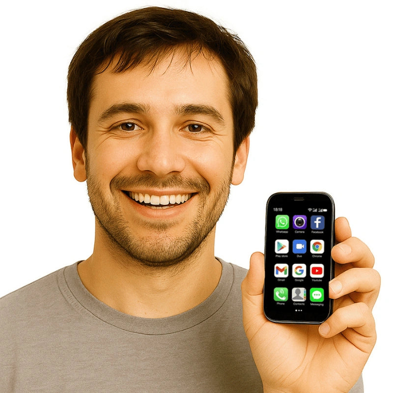 Jeune adulte avec PetitPhone en main